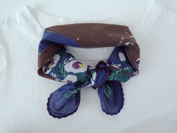 バンダナ・インド綿・花柄・カントリー・フラワーベア・紺・スカーフにも♪