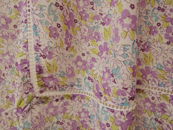 カフェカーテン・カントリー・コットン・花柄ジャムフラワーエンブライダリー・インド綿・白×薄赤紫