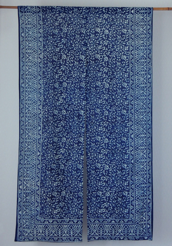 のれん・藍染・インド綿・つる花柄・インディゴ・花唐草・藍色