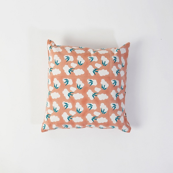 クッションカバー 空に浮かぶ雲とつばめ インド綿 北欧 カントリー アニマル かわいい ピンク 45cm×45cm kh031