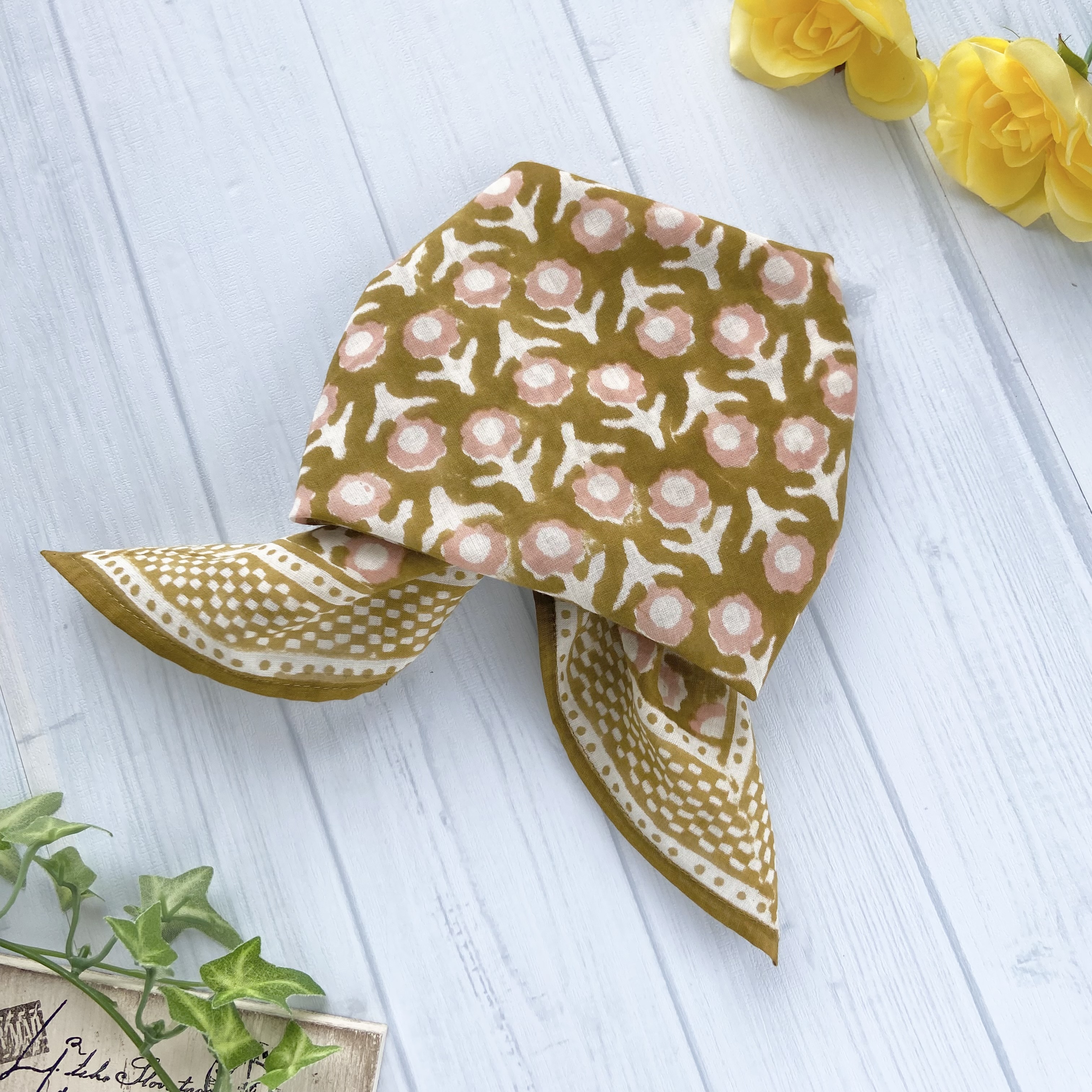 バンダナ インド綿100％  落ち着いた花柄 オリーブグリーン 52cm×52cm　kb031