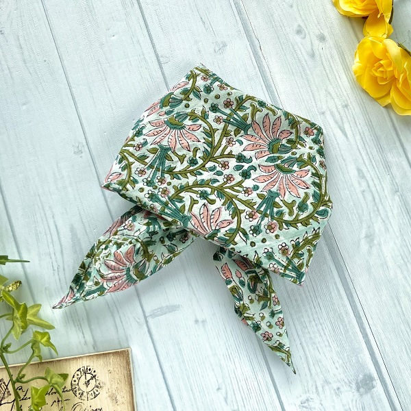 バンダナインド綿100％ ピンクの花  ミントグリーン  52cm×52cm  kb033