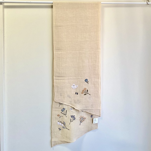 ストール  綿50％ 麻50%  白い小鳥とフラワー ベージュ 160cm×30ｃｍ